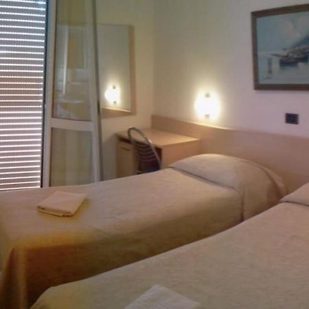 Hotel Nautilus Bellaria-Igea Marina Habitación foto